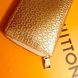 Authentic Tory Burch wallet Full Size
